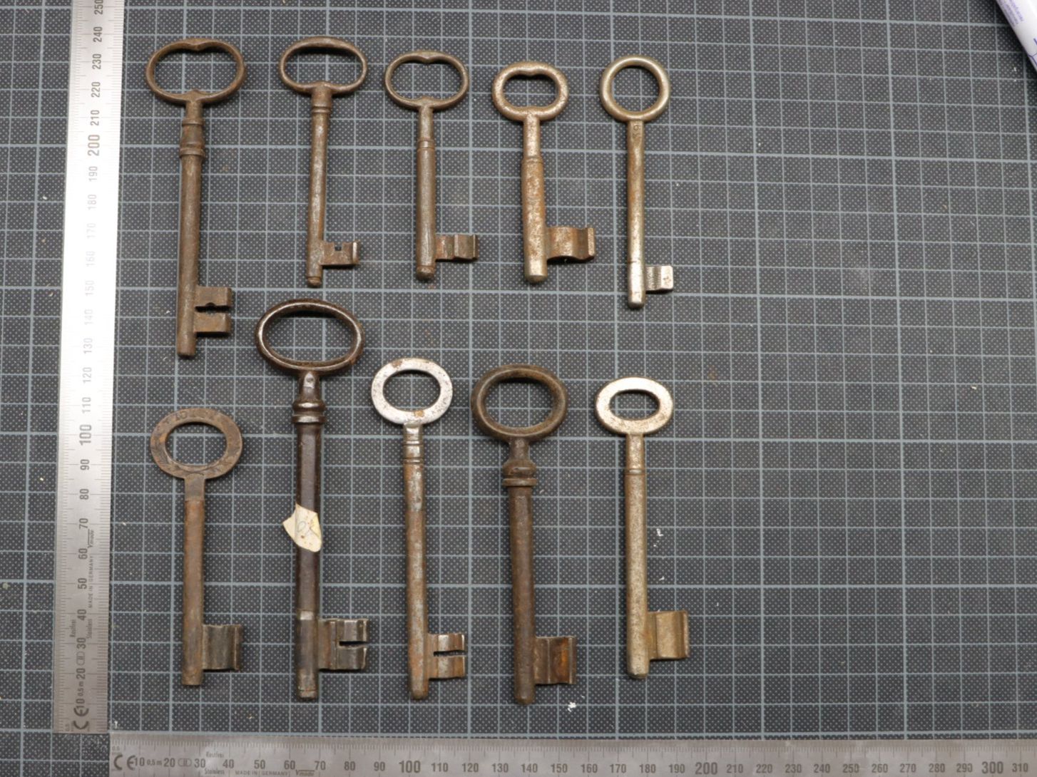 Schlüssel: Lot mit 10 antiken Schlüsseln – Gebraucht aus Emmetten von Super008