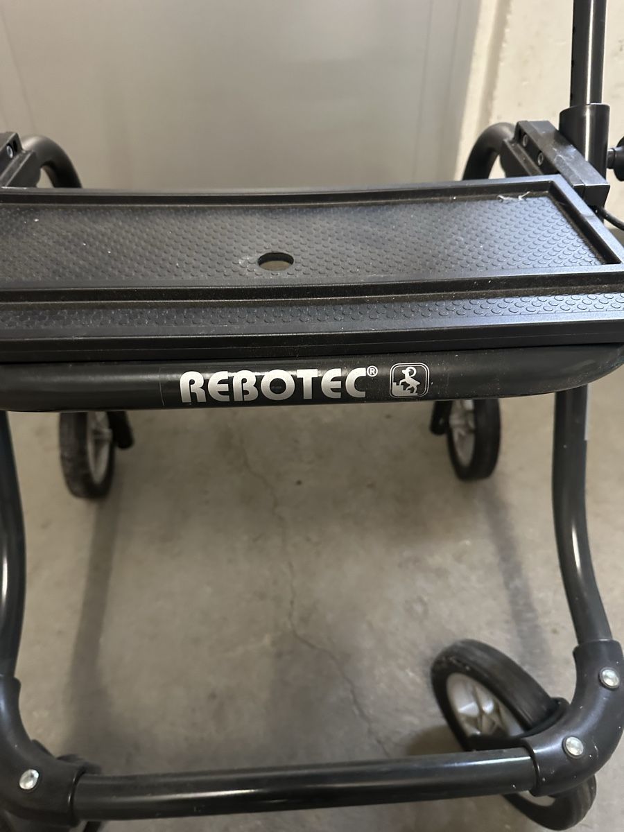 Aides à la marche: Rollator – D'occasion à Bützberg par Chisco 1