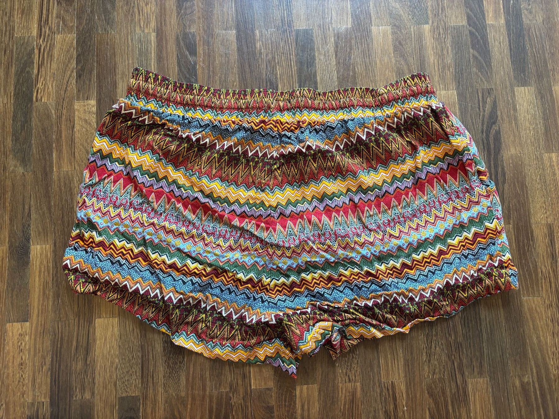 Pantaloni: Atmosphere Sommer-Shorts, Gr. 38, gemustert – Usato da Hinwil venduto da liviipivii 2