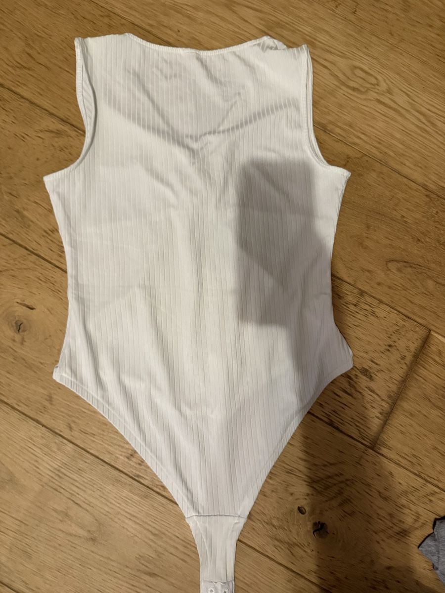 Tops: Body weiss Grösse m – Gebraucht aus Biberist von bierikim 1