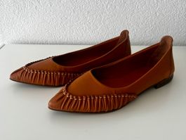 Escarpins en cuir neufs (39)