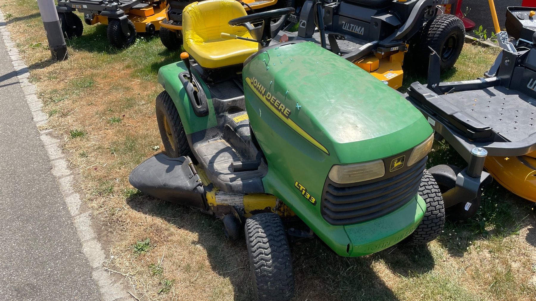 John Deere Tagliaerba: Rasentraktor Aufsitzmäher John Deere LT133 – Difettoso da Ermensee venduto da peterfrey 1