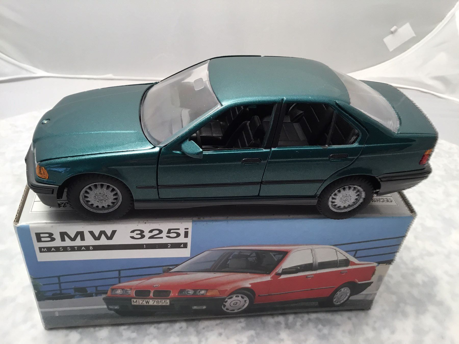 BMW Modellini d'auto: BMW 3er Reihe ( E36 ) – Nuovo e nell'imballaggio originale da Erlenbach im Simmental venduto da Model_box 1