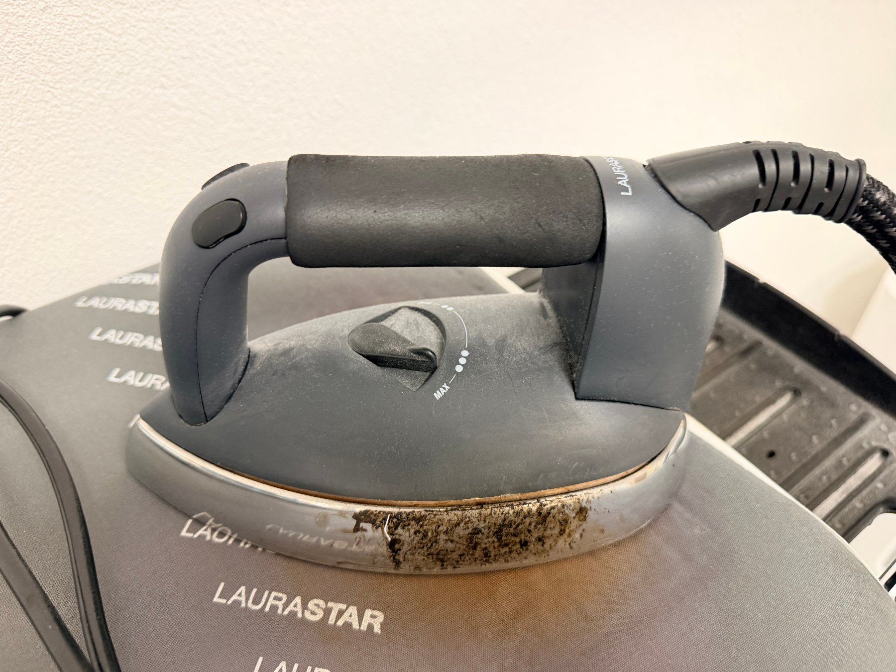 Laurastar Assi da stiro: LAURASTAR Dampfbügelstation Magic Evolution II – Difettoso da Büron venduto da 009001 2
