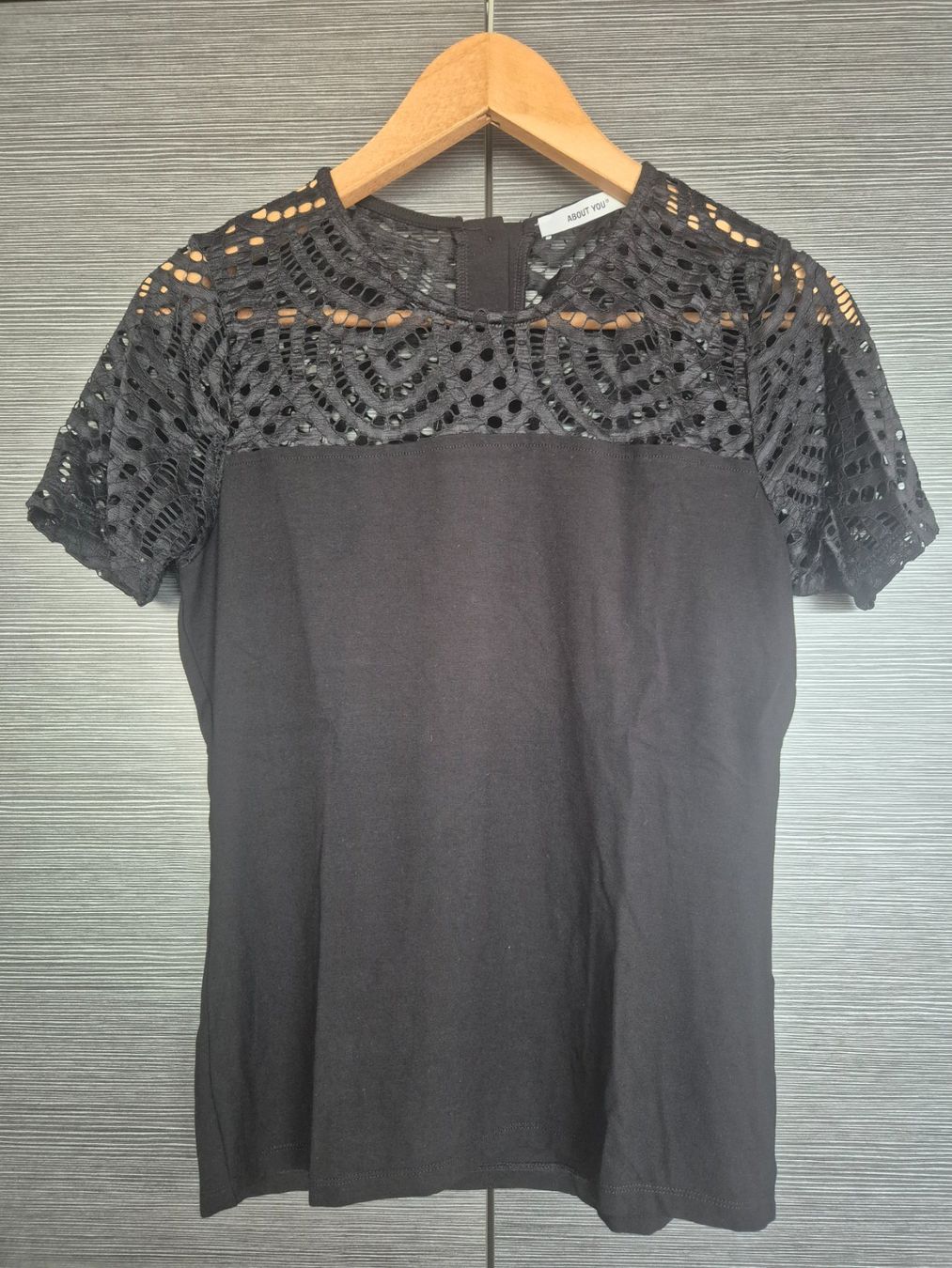 T-shirt: Shirt mit Spitze Grösse M – Usato da Römerswil LU venduto da cfm_j789