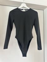Schwarzer Body mit Spitze, Grösse S, ideal für den Winter!