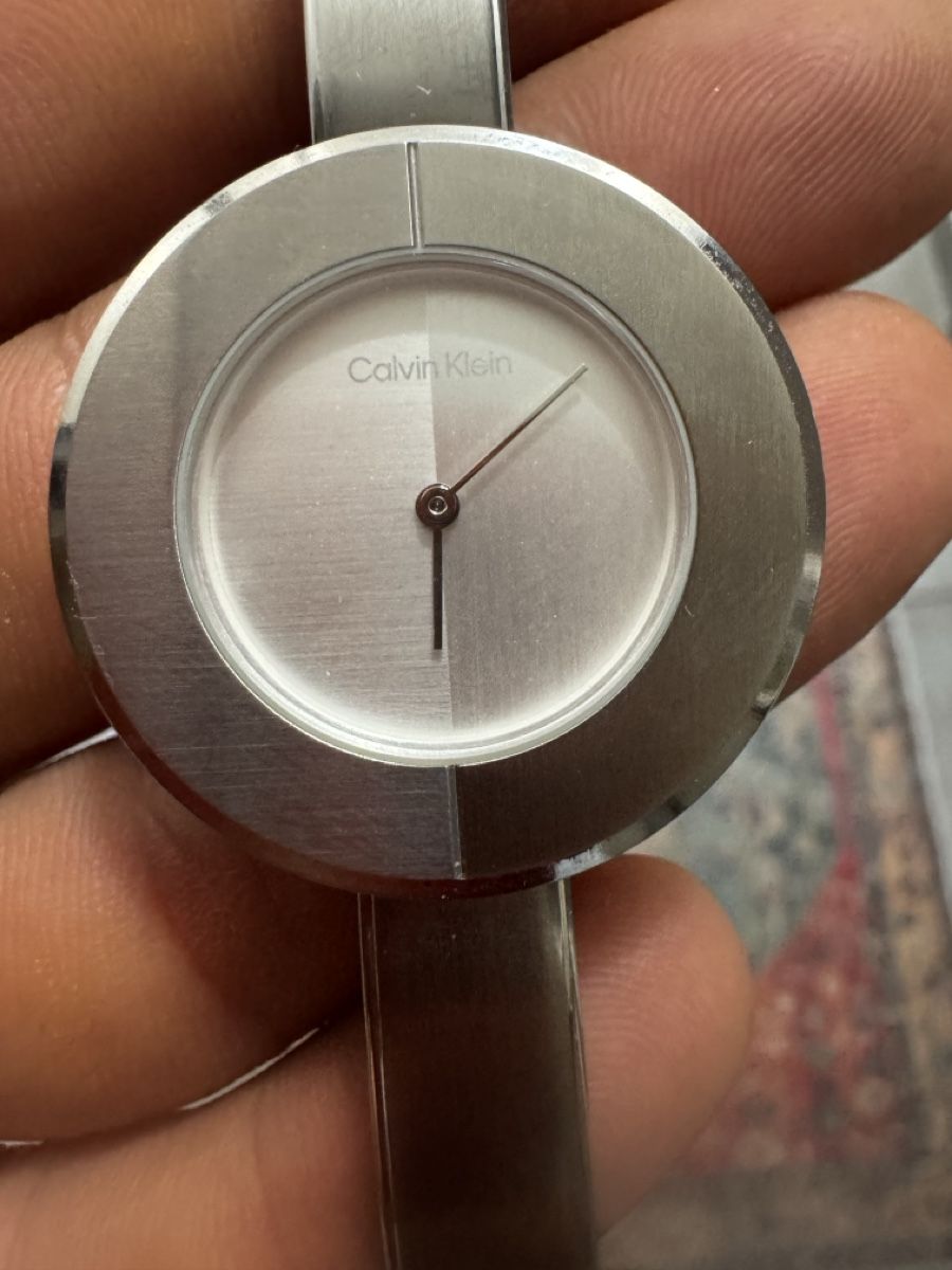 Calvin Klein Montres: Calvin Klein Watch ladies silver tone  – D'occasion à Gerlafingen par naj_vj8s