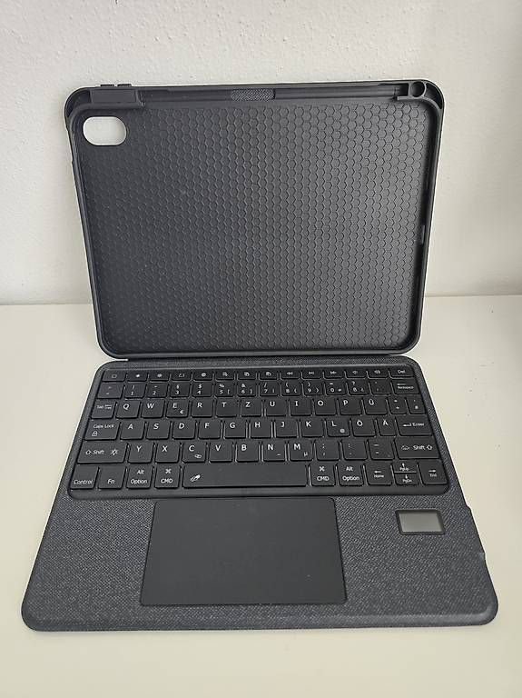 Covers & Borse: Custodia iPad con tastiera  nuova – Nuovo (secondo la descrizione) da Pura venduto da Andy_the_dealer