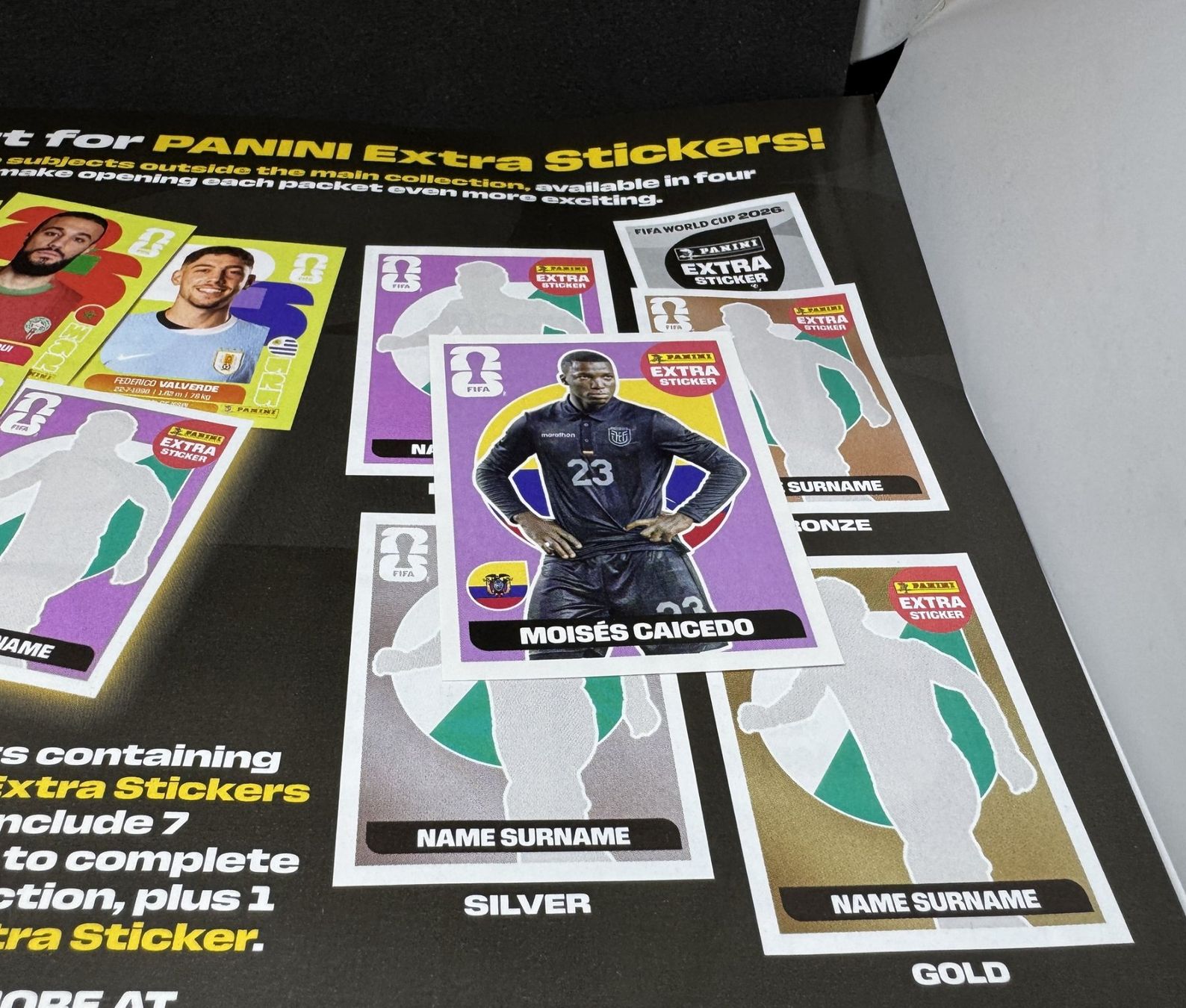 Panini Carte collezionabili: Moises Caicedo Panini 2026 Extra Sticker Regular Base Violet – Nuovo (secondo la descrizione) da Blonay venduto da DeckZone 2