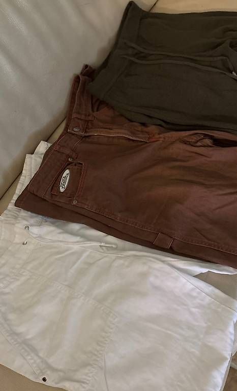 Lots de vêtements: 3x Damenhosen S – Neuf avec emballage d'origine à Interlaken par noe_v887