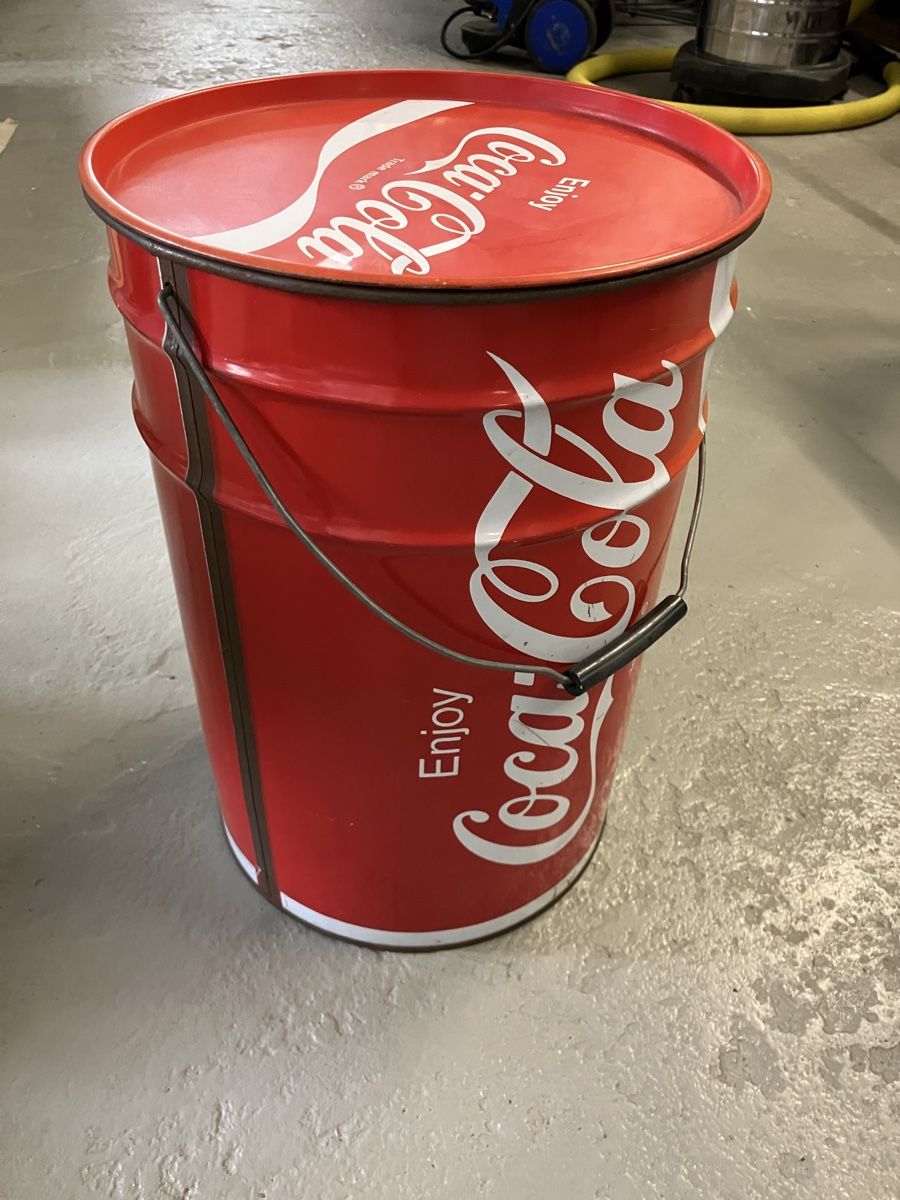 Altro per la casa: Coca Cola Eimer / Sitzhocker – Usato da Aarburg venduto da Wendepunkt_Fundgrube