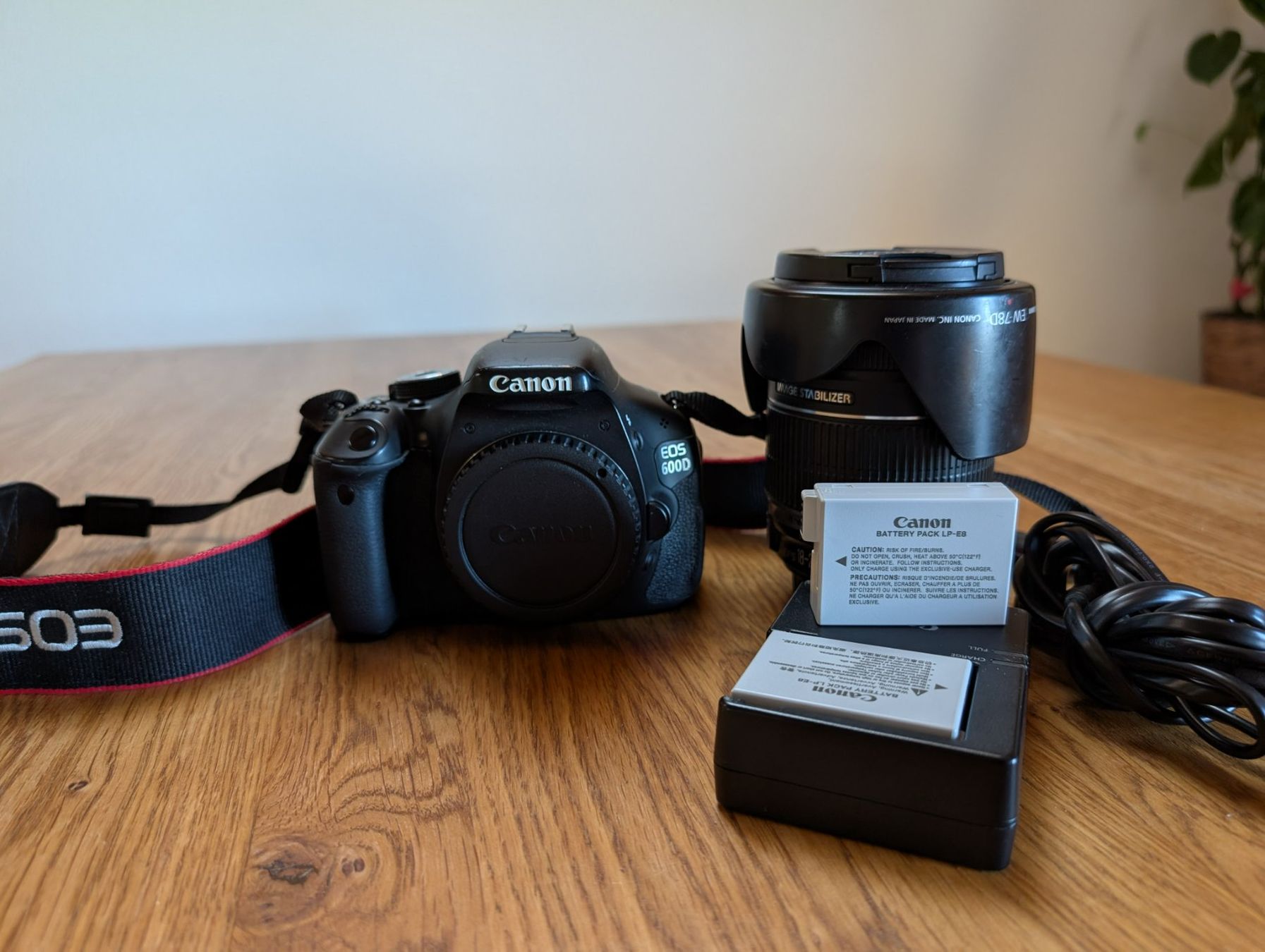 Canon Appareil photo: Canon EOS 600D +Assortiment – D'occasion à LOVENS par DANTER