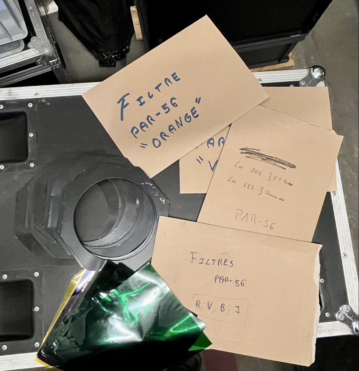 Lampade: Lot de projecteurs PAR-56 + accessoires et flightcase – Usato da Genève venduto da RVA_GVA 3