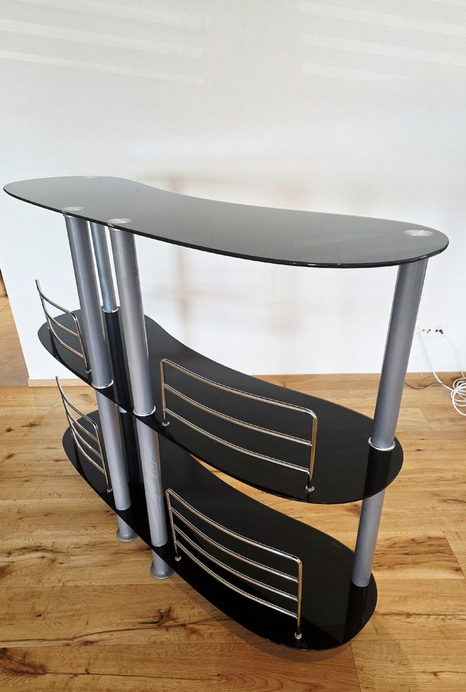 Allestimento di negozi e stand fieristici: Elegante Bar mit Glasplatten Schwarz/Silber – Nuovo (secondo la descrizione) da Brienz BE venduto da Claudio-Castrucci7 3