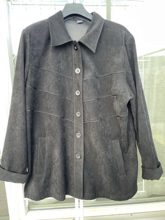 Gut erhaltene Samtjacke in schwarz