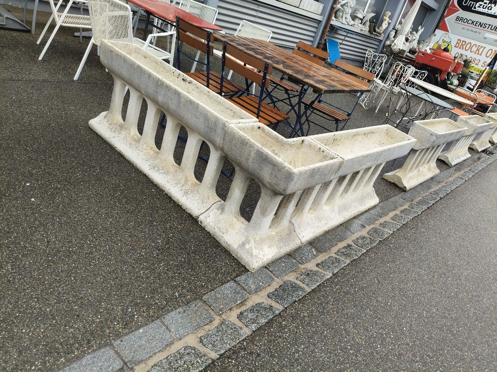 Blumentöpfe: Blumenkasten-Balustrade 820cm – Gebraucht aus Zwingen von inf_2blh