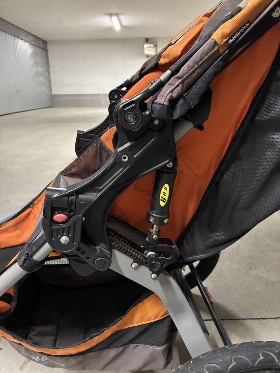 Poussette: BOB Revolution Jogging Stroller (used condition) – D'occasion à Genève par hen_9msg 7