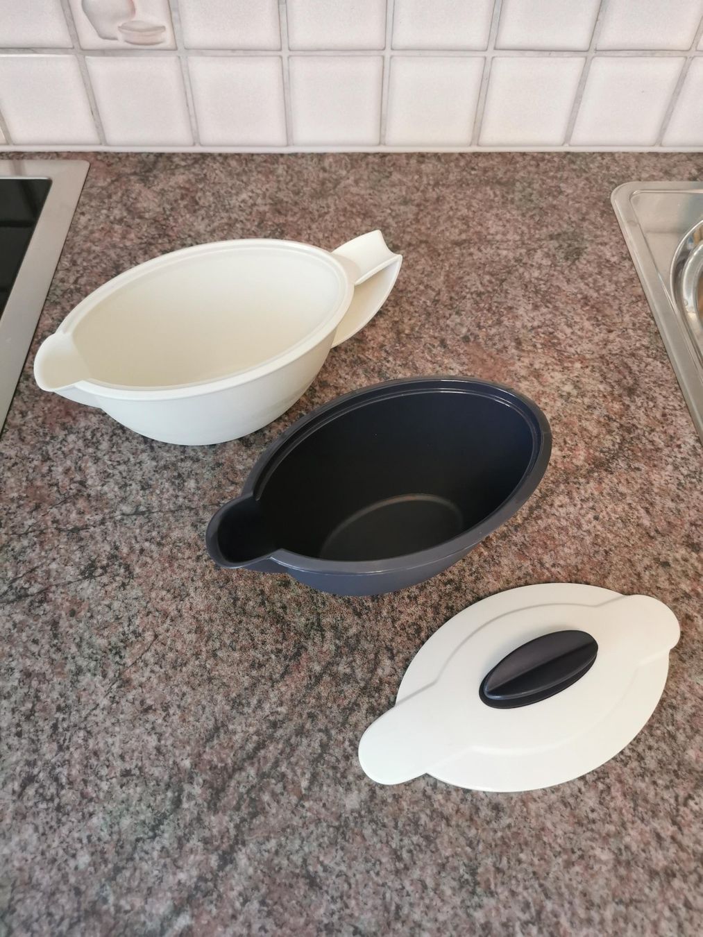 Ciotole: Tupperware Thermo-Duo Sauciere 550ml - weiss schwarz – Usato da Birsfelden venduto da mel_ndx7 2