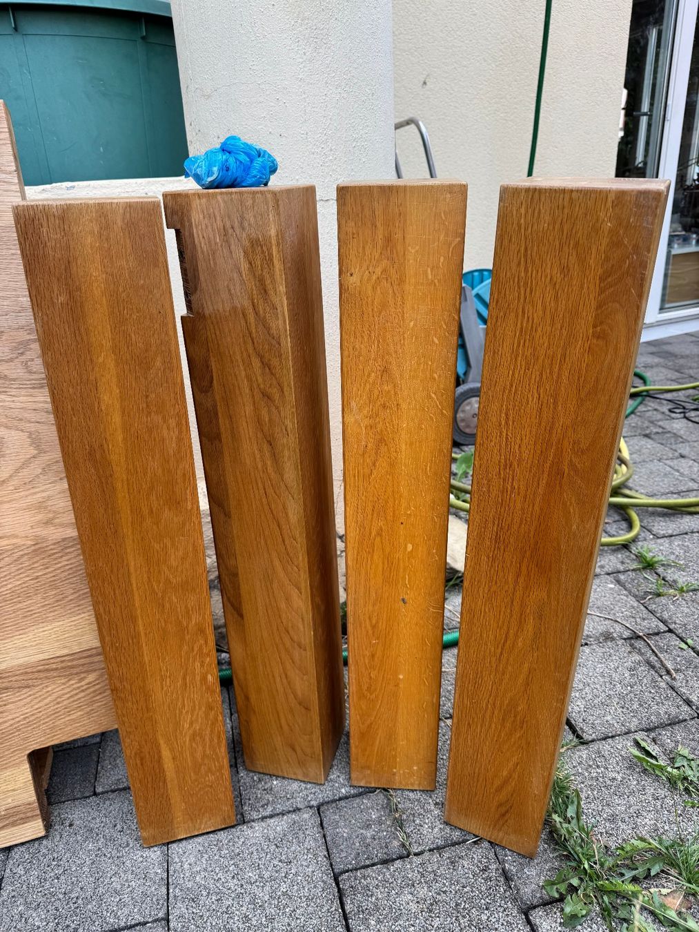 Tische: Holztisch mit massiven Holzbeinen – Gebraucht aus Oberrohrdorf von ker_5h67 1