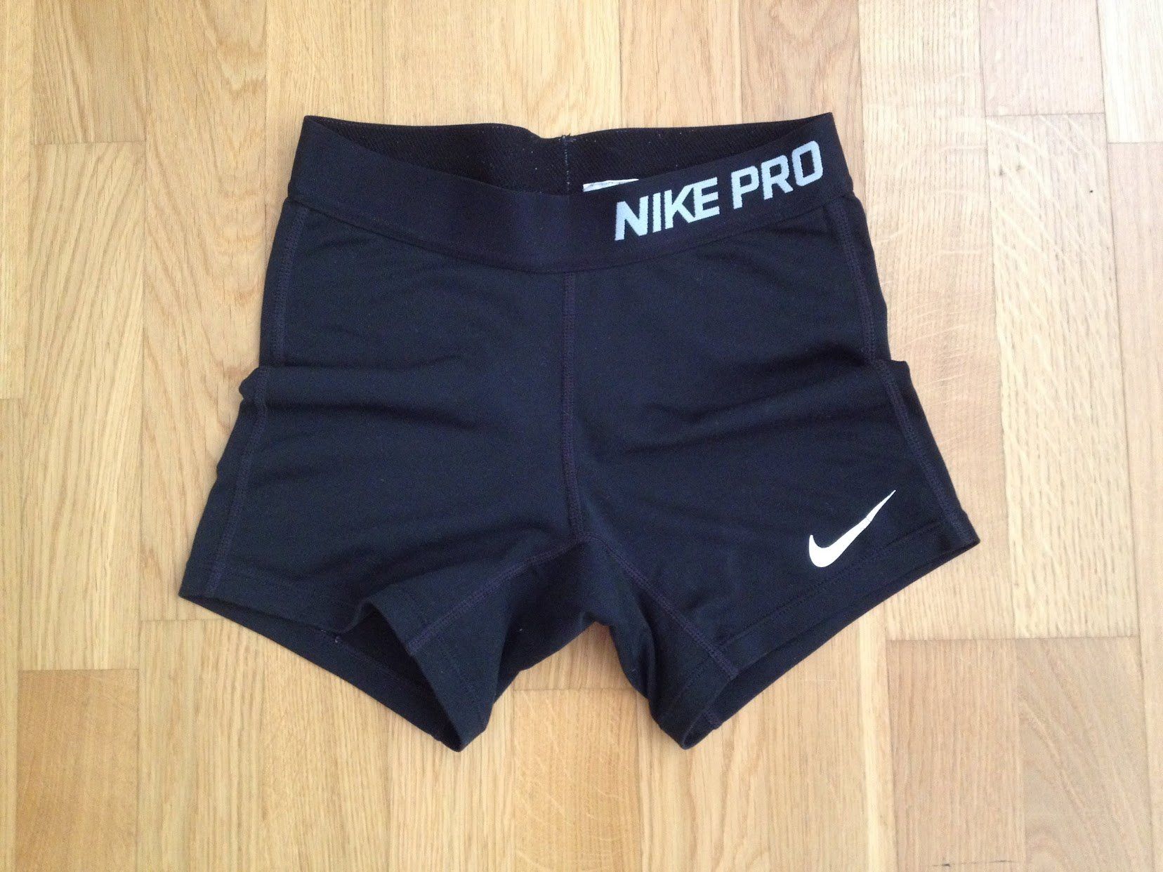 Nike Pantaloni: Sport Shorts Nike – Usato da Dübendorf venduto da Fip05