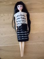Schöne Puppe mit gestricktem Kleid, ideales Geschenk!
