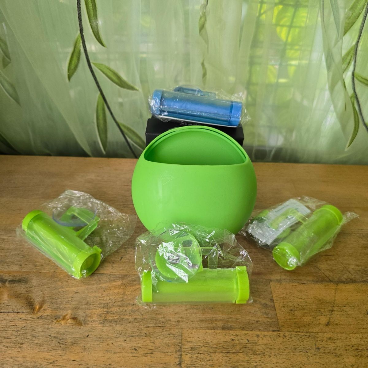 Supporti a parete: Zahnpasta Halter und Squeezer – Usato da Merlischachen venduto da Sheavy