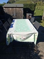 Table de jardin avec 4 chaises
