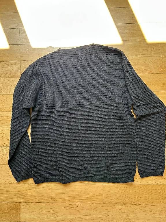 H&M Pulls & Sweat-shirts: Pullover schwarz gerippt – D'occasion à Muttenz par anj_2qy5 2