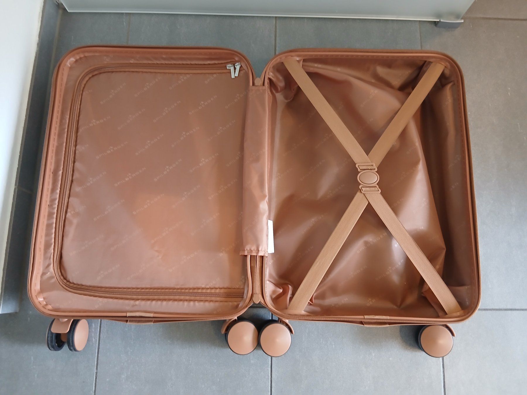 Sonstiges zu Aviatik: Easyjet Hartschalenkoffer – Neu (gemäss Beschreibung) aus Birsfelden von coccobello03 3