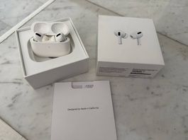 Air Pods Pro (First Generation) w/ Wireless Charging Case