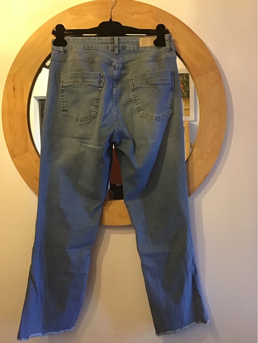 Jeans: Jeans Damen hellblau Grösse 42  29/30 Gute Zustand Elastisch – Usato da Samedan venduto da dim_wd9v 1