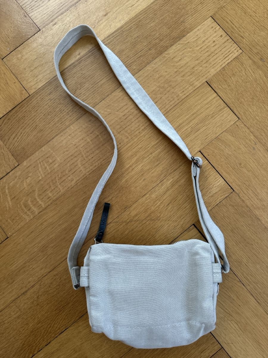 Autres vêtements & accessoires: pochette Qwstion – D'occasion à Villeneuve VD par founy