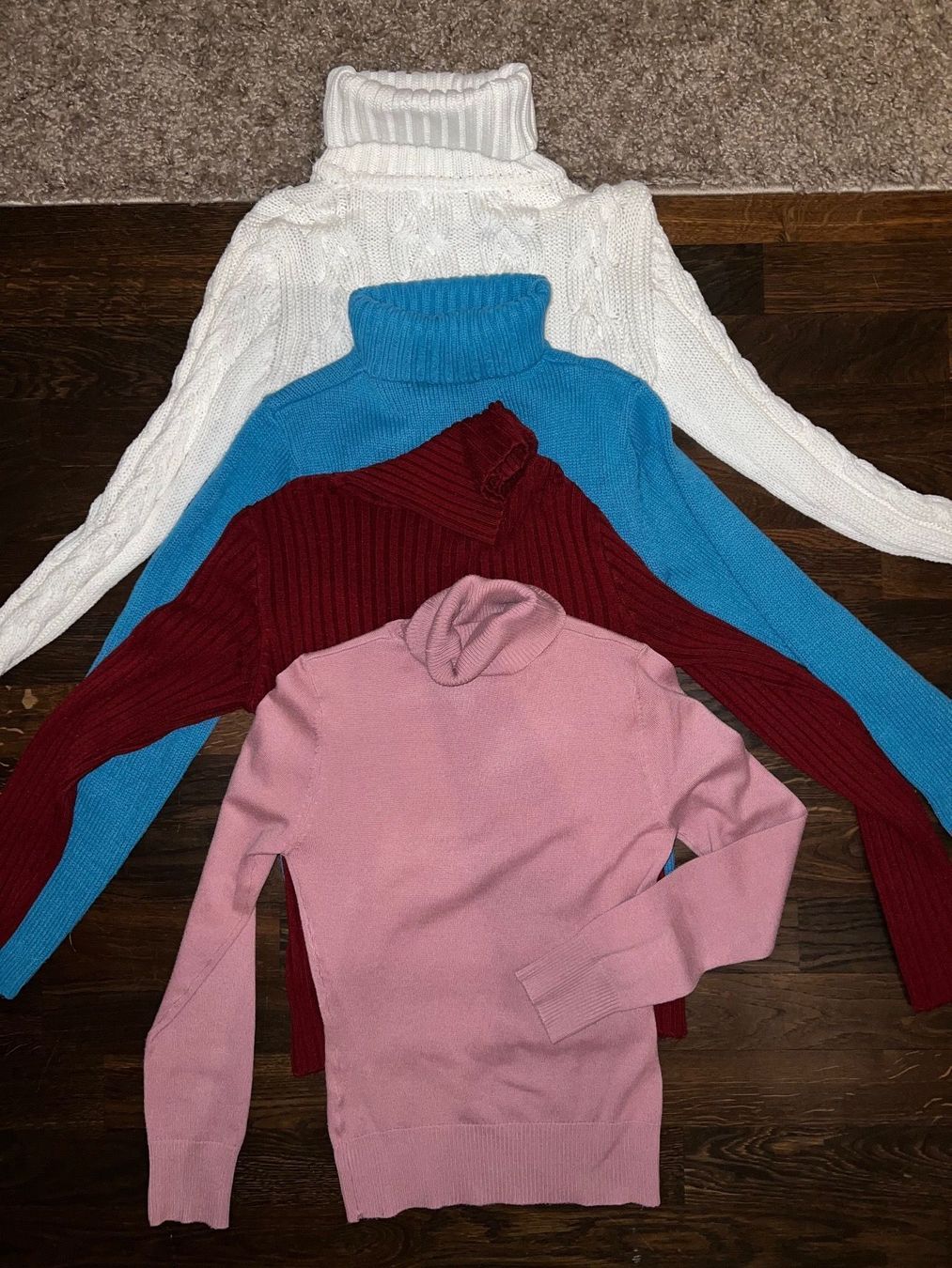 Maglioni & Felpe: Schöne Rollkragen Pullover Gr. S – Usato da Gattikon venduto da Sunshine4.