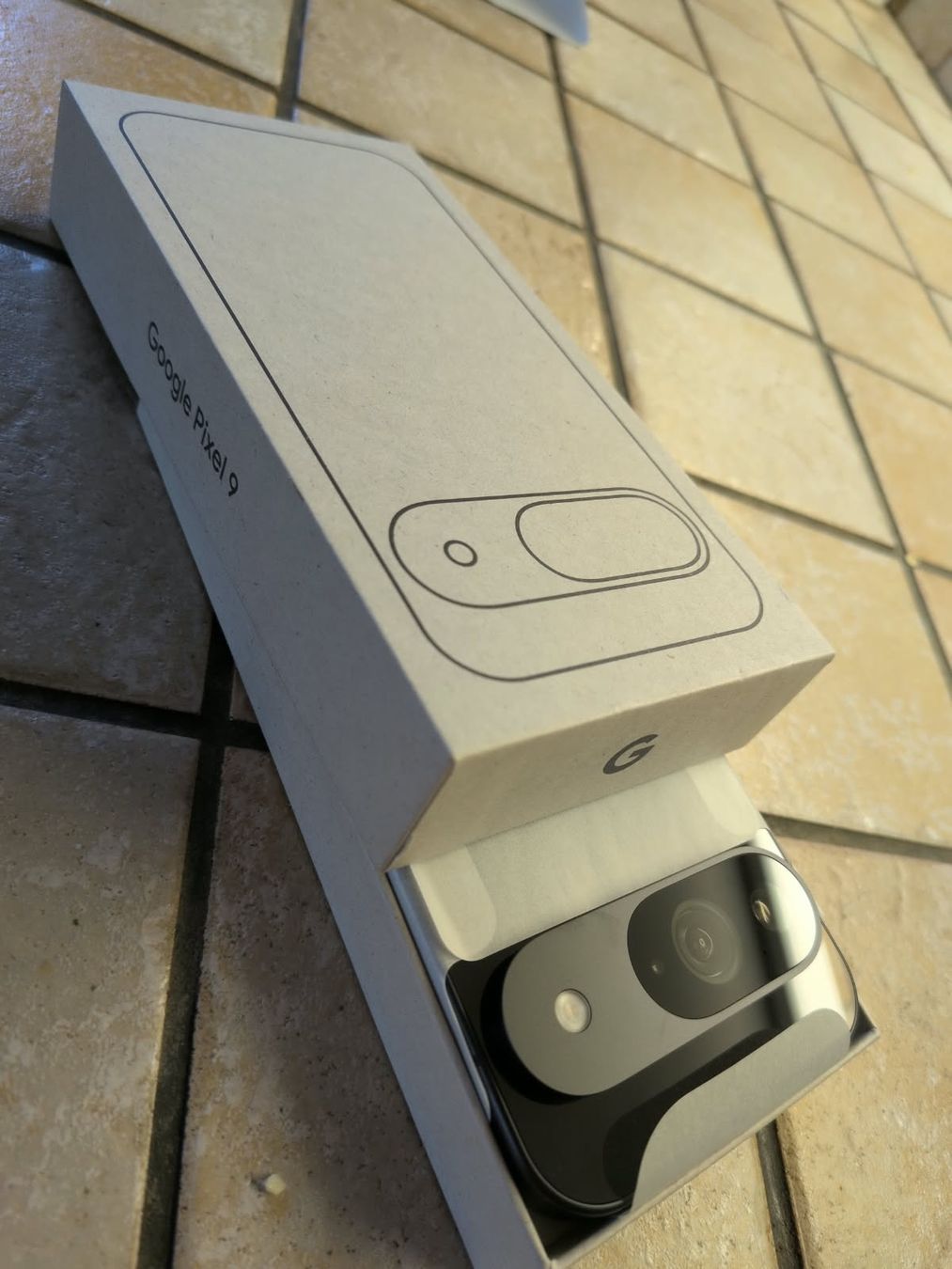 Google Telefoni cellulari / Smartphones: Google Pixel 9A NEUF - Smartphone – Nuovo e nell'imballaggio originale da St-leonard venduto da Joe_7ytd 4