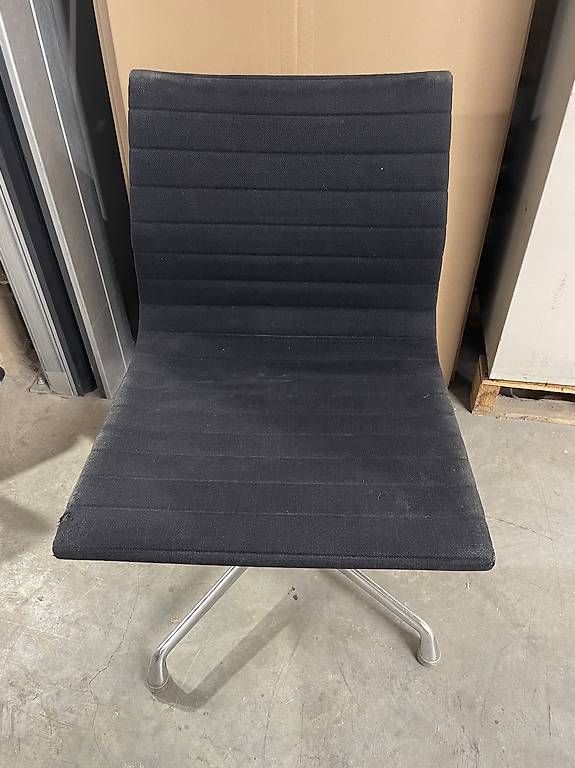 Eames Sedie: Vitra AluChair Hopsack – Usato da Regensdorf venduto da OfficeExperts