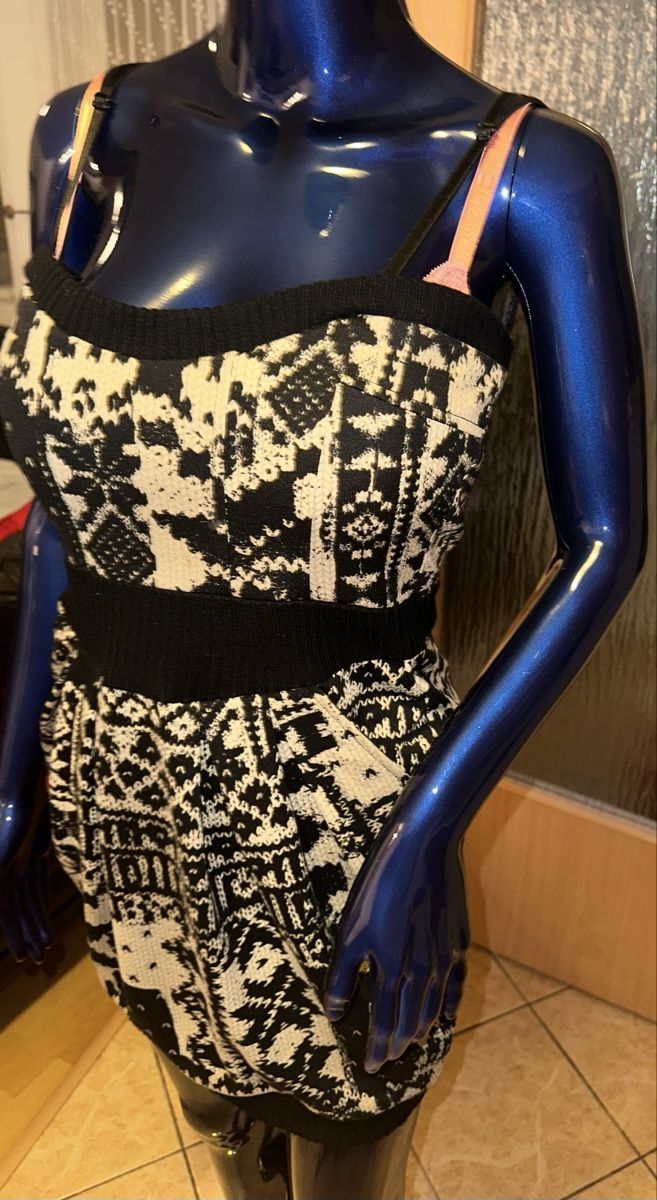 Vestiti: RINASCIMENTO KLEID GR. S – Usato da Unteraegeri venduto da MH203 4