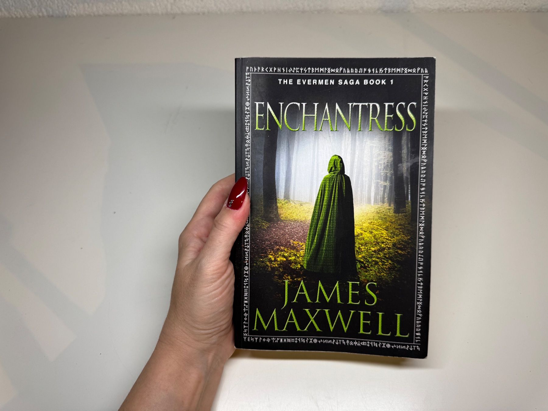 Libri: NOVEL: James Maxwell, Echantress – Usato da Grosswangen venduto da English_books