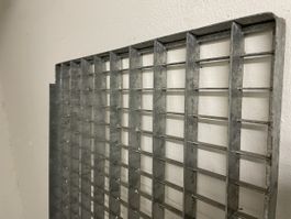 Vintage feuerverzinkter Gitterrost aus Stahl   175x52 cm