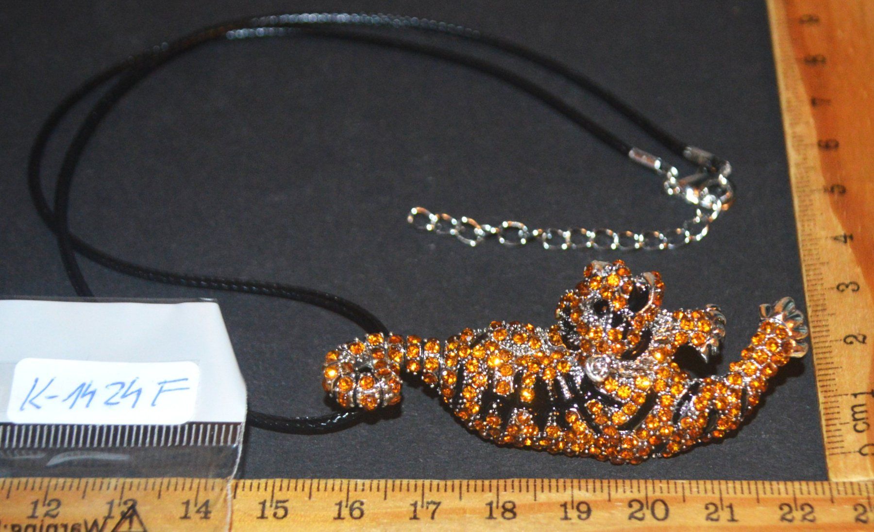 Broschen & Nadeln: Brosche oder Halskette K-1424F – Tiger - Emaille & Strass Go – Neu und originalverpackt aus Goldiwil (Thun) von han_v5b7 4