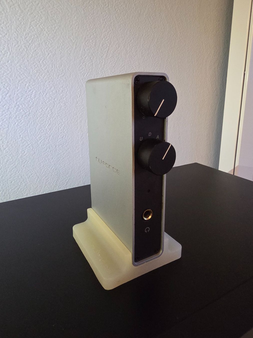 Amplificatori: NuForce Icon HDP (DAC + Headphone Amp) – Usato da Meyrin venduto da ipanch