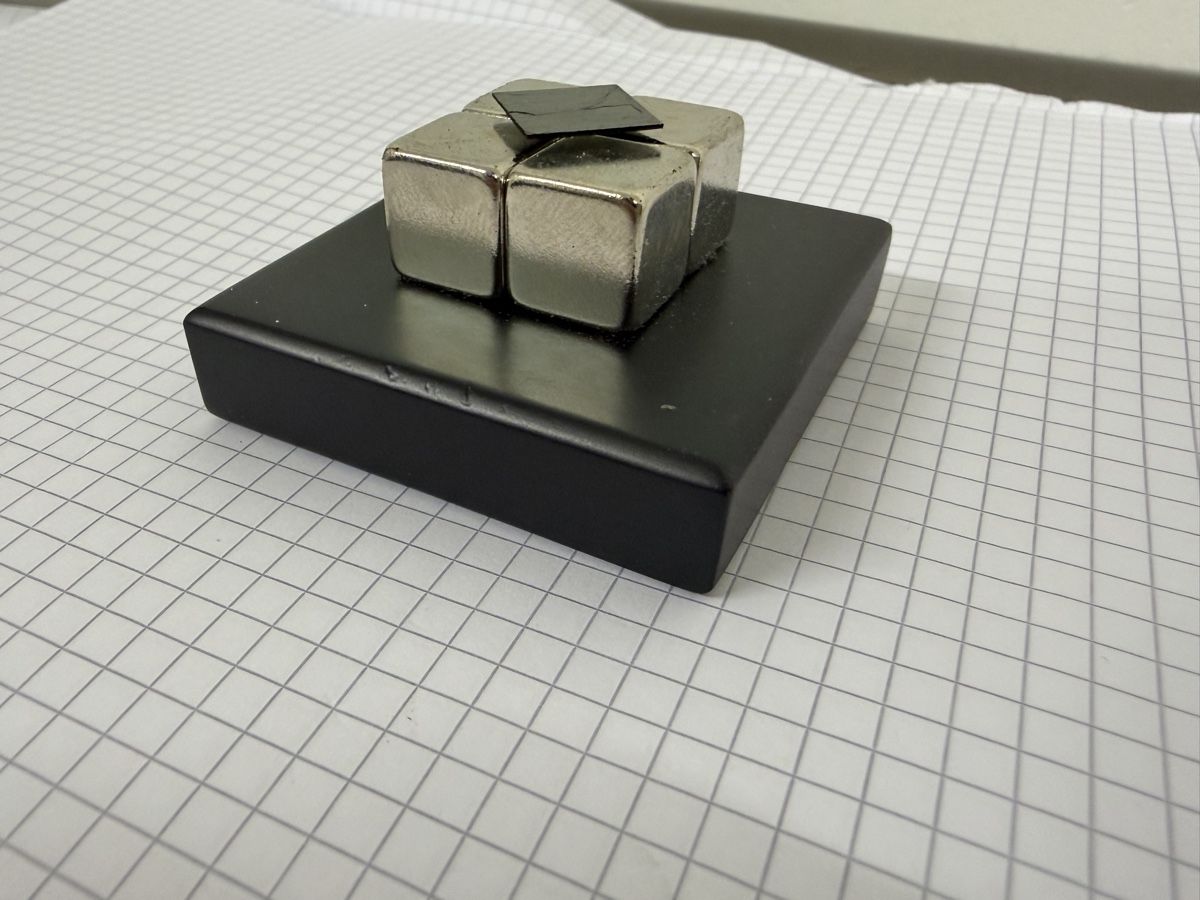 Spiele: Magnetspiel schwebend – Gebraucht aus Galgenen von Crystaldisplay