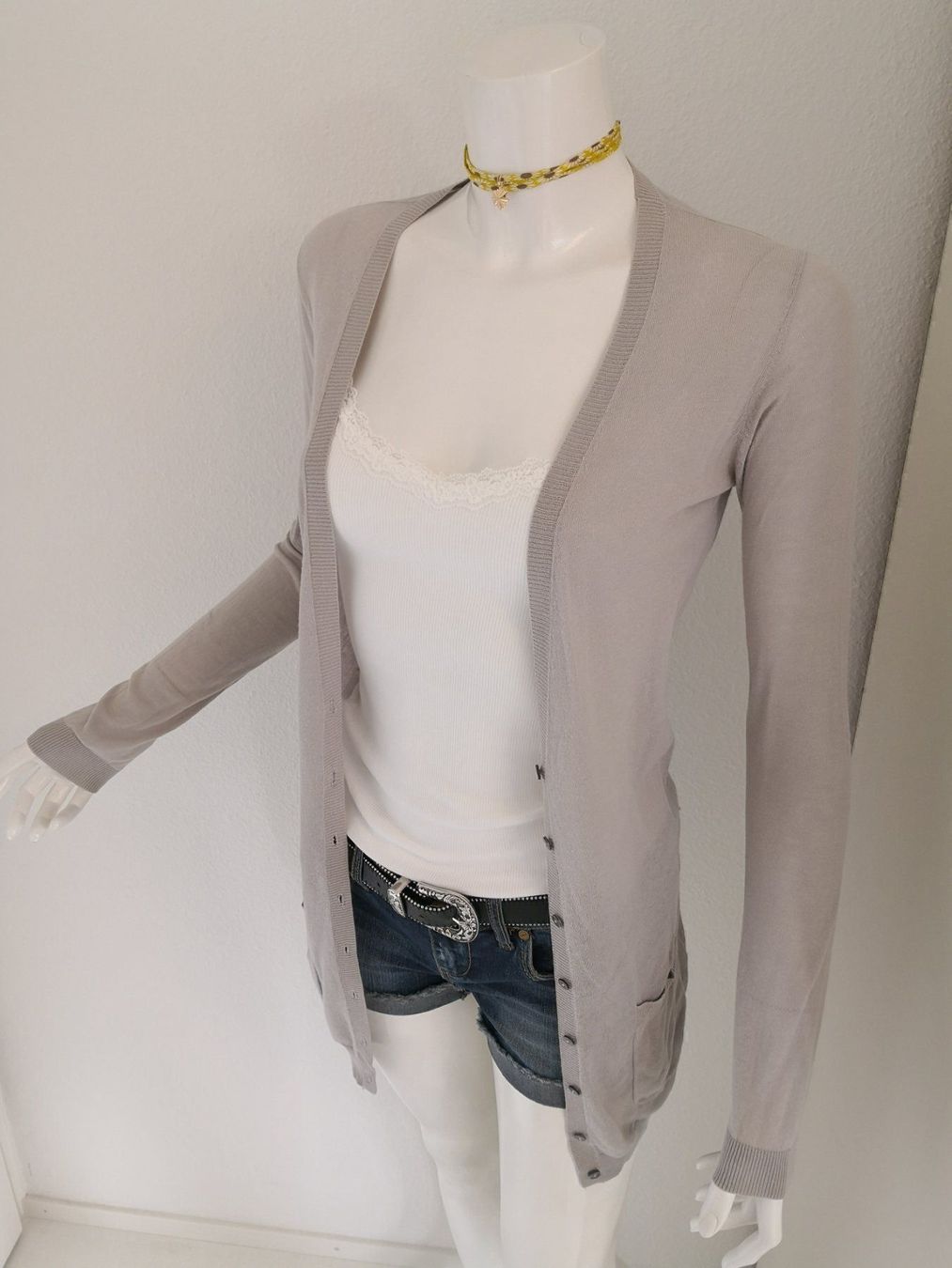 Mango Jacken: 🤩MANGO STRICK-JACKE HELLGRAU & PERLMUTT-KNÖPFE & ARMANI P. – Gebraucht aus Olten von Naja-Twins-Twins 1