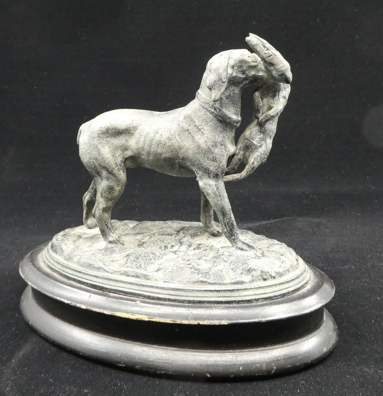 Sculture & Statue: JAGDHUND MIT HASE BRONZE / GUSS CA. 1890 - 1920 – Usato da Bözberg venduto da BetandWin
