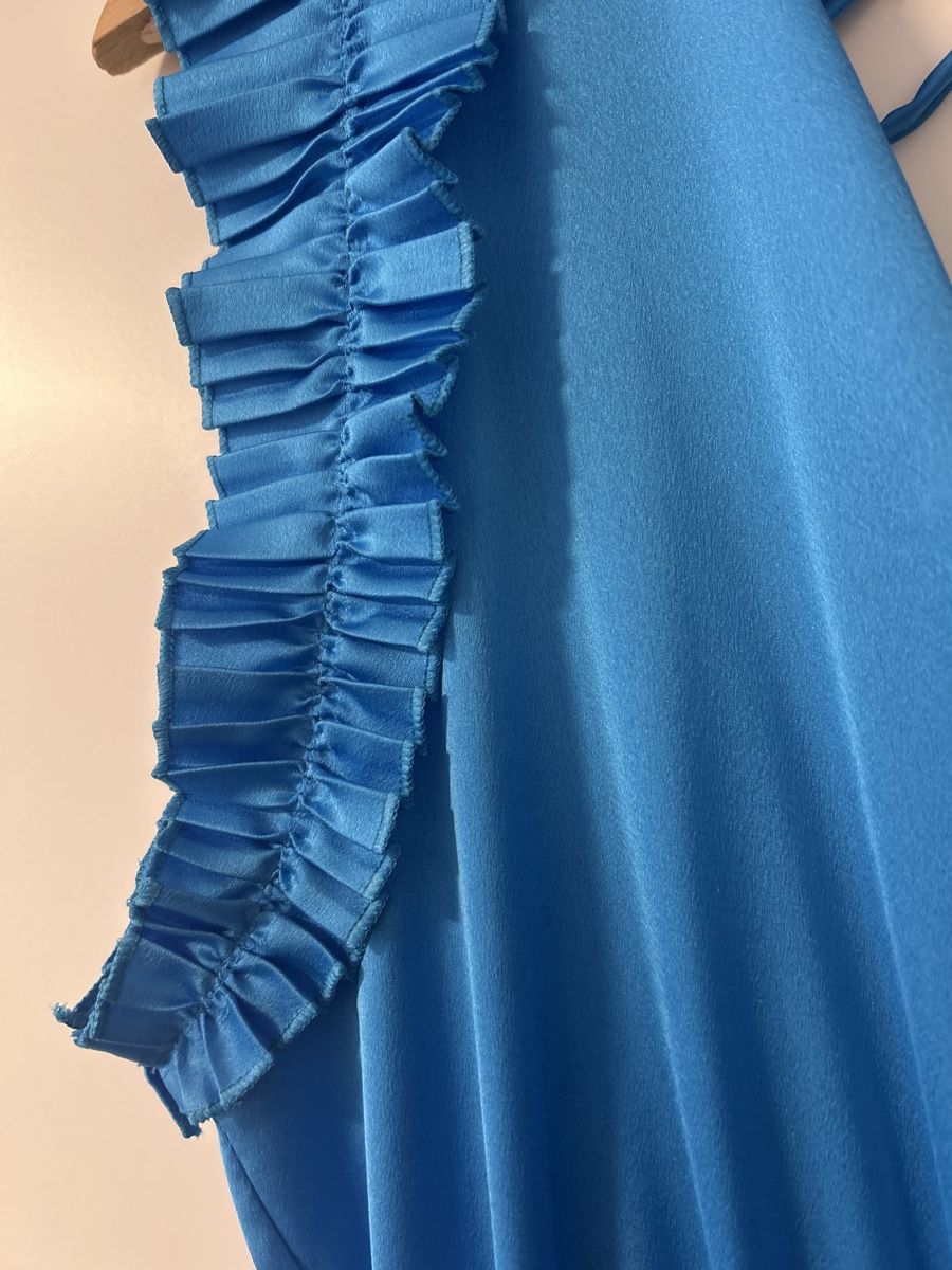 Kleider: Elegantes Maxikleid mit Volants, Grösse M – Gebraucht aus Schwarzenbach SG von spa_28pd 2