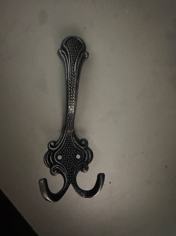 Quincaillerie: 4 Garderobenhacken, Metall – D'occasion à Uster par vingapo 1