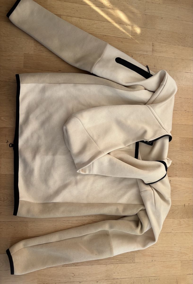 Nike Giacche: Jaquette Nike tech  – Usato da Lausanne venduto da p.r_chrstn 2