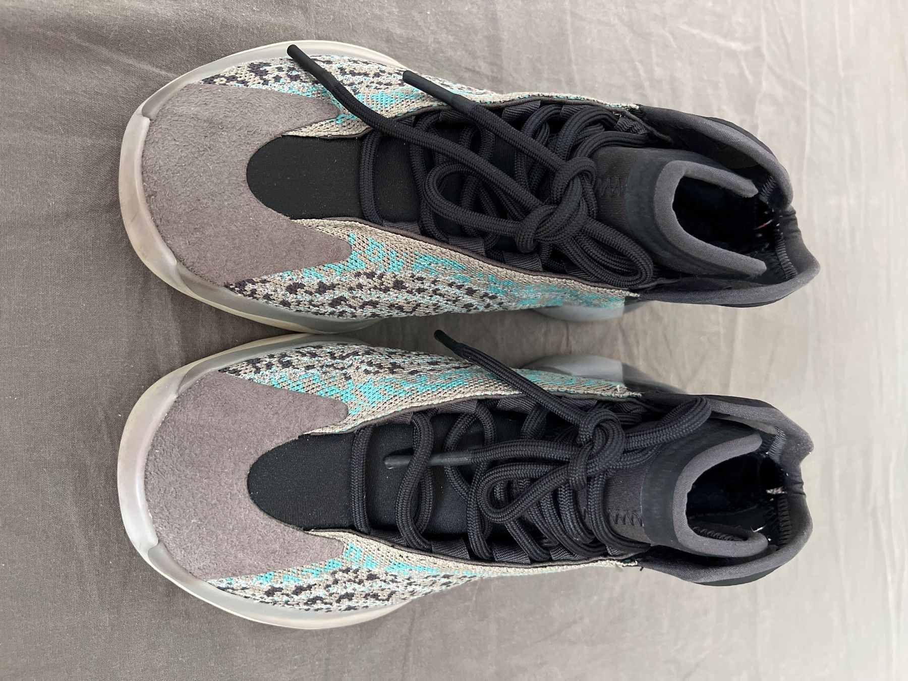 Adidas Scarpe da uomo: Yeezy 6.5 US / 39.5 Eu Unisex authentic – Usato da Renens VD venduto da sar_bwz5 1