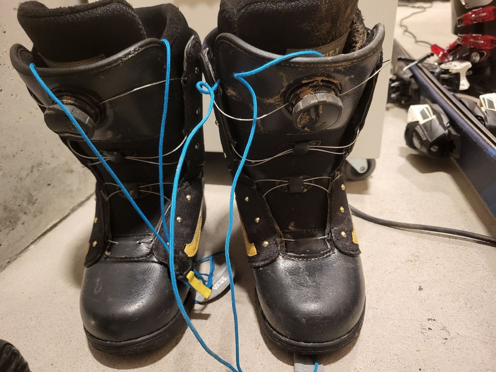 Vans Scarpe da uomo: Vans Snowboardschuhe Gr 38 – Usato da Zürich venduto da Kagu1