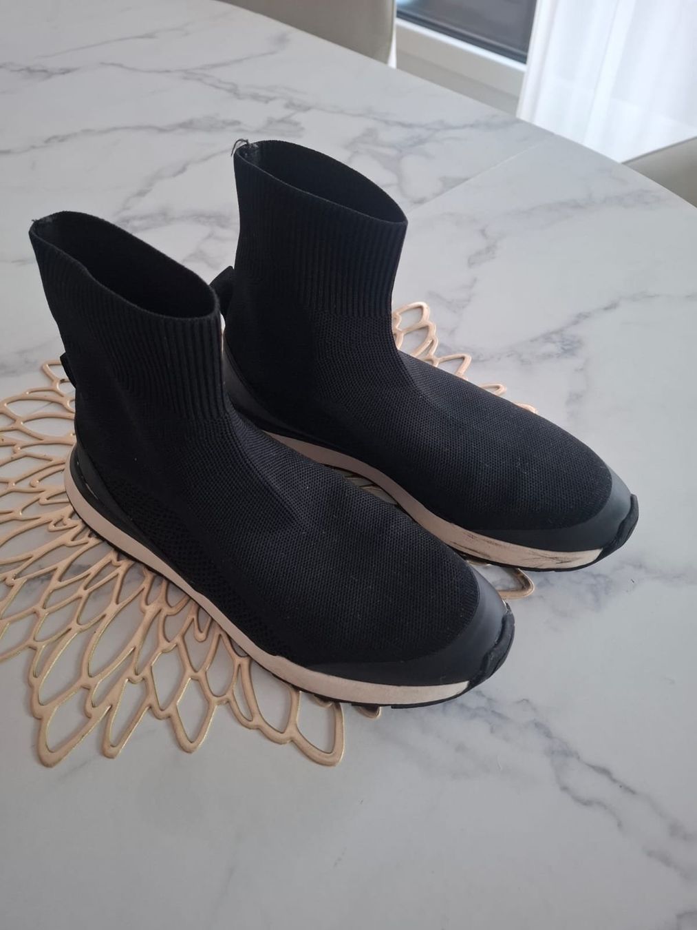 Zara Scarpe da donna: Zara Strick Sneaker, Gr. 37 – Usato da Massagno venduto da Michaela.F 5