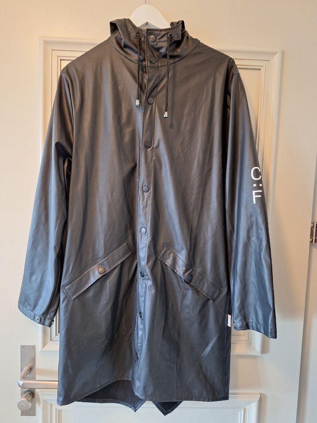 Rains Jacken: Rains Regenjacke schwarz XS/S – Gebraucht aus Basel von kiko9